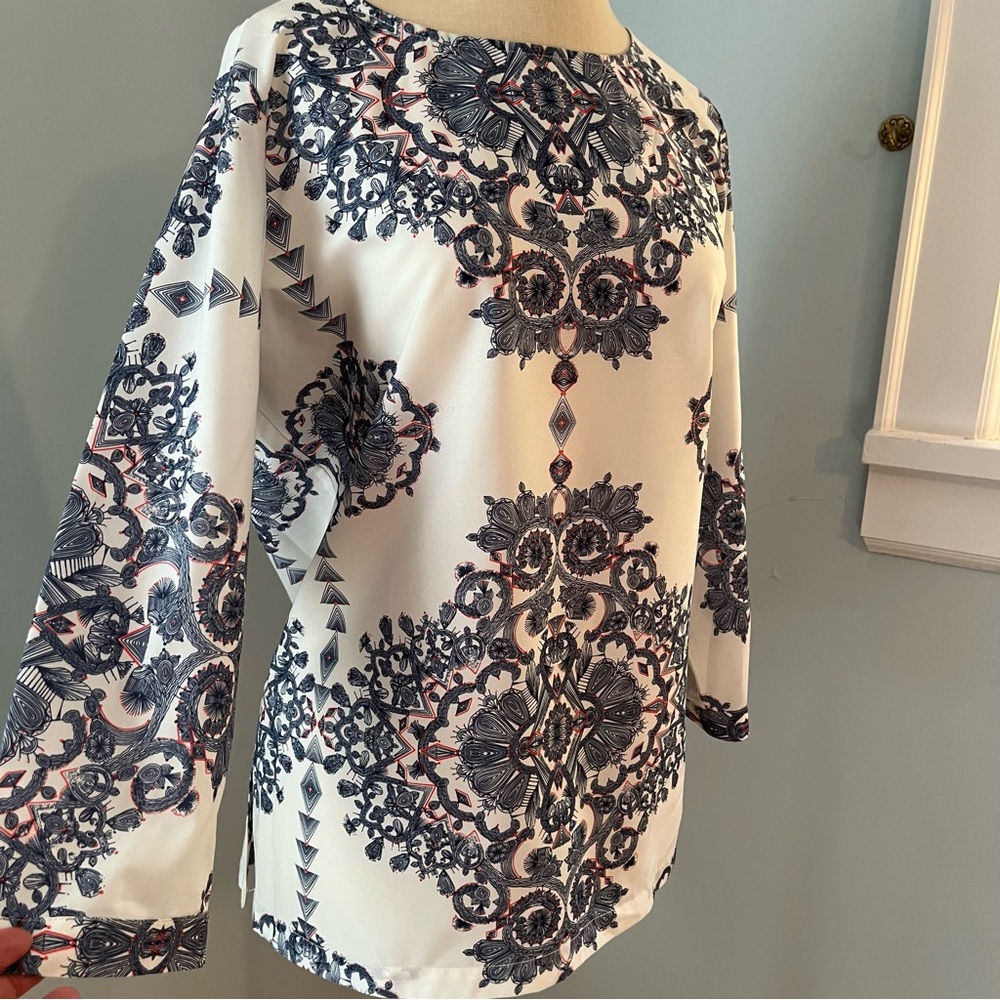 Abstract Paisley Top - Picture 2 of 10